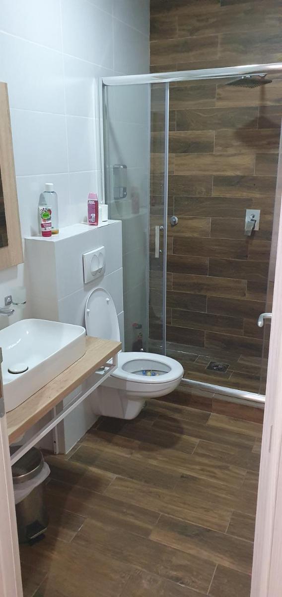 Stara skola - Housity
