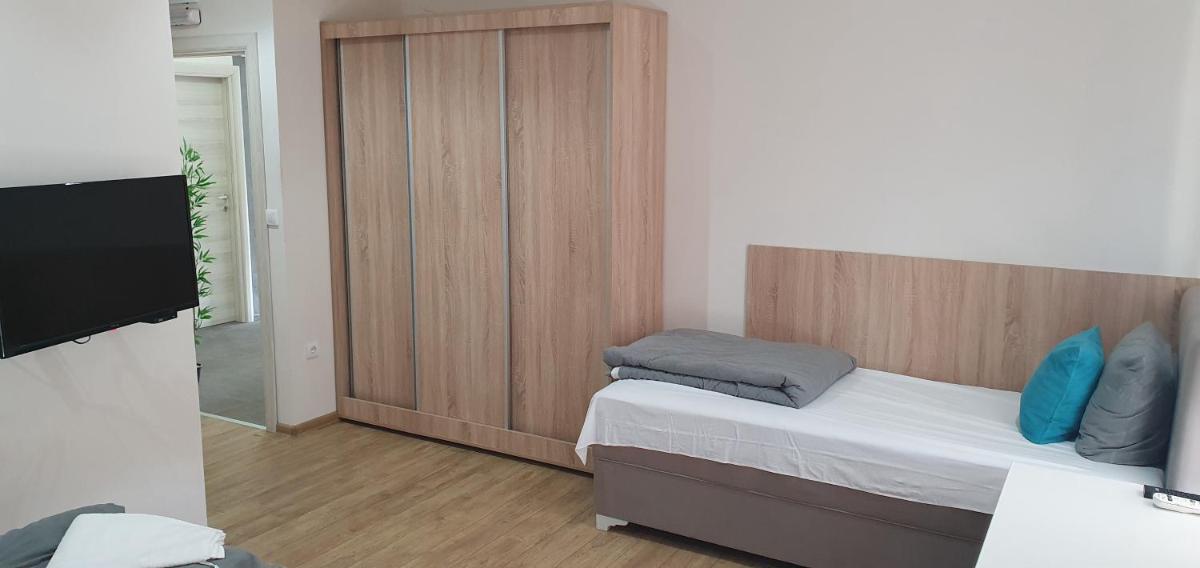 Stara skola - Housity