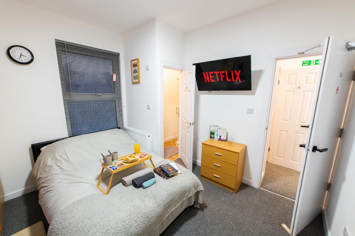 Premium En-suite Double Bedrooms in Central Maidstone with Breakfast - Housity