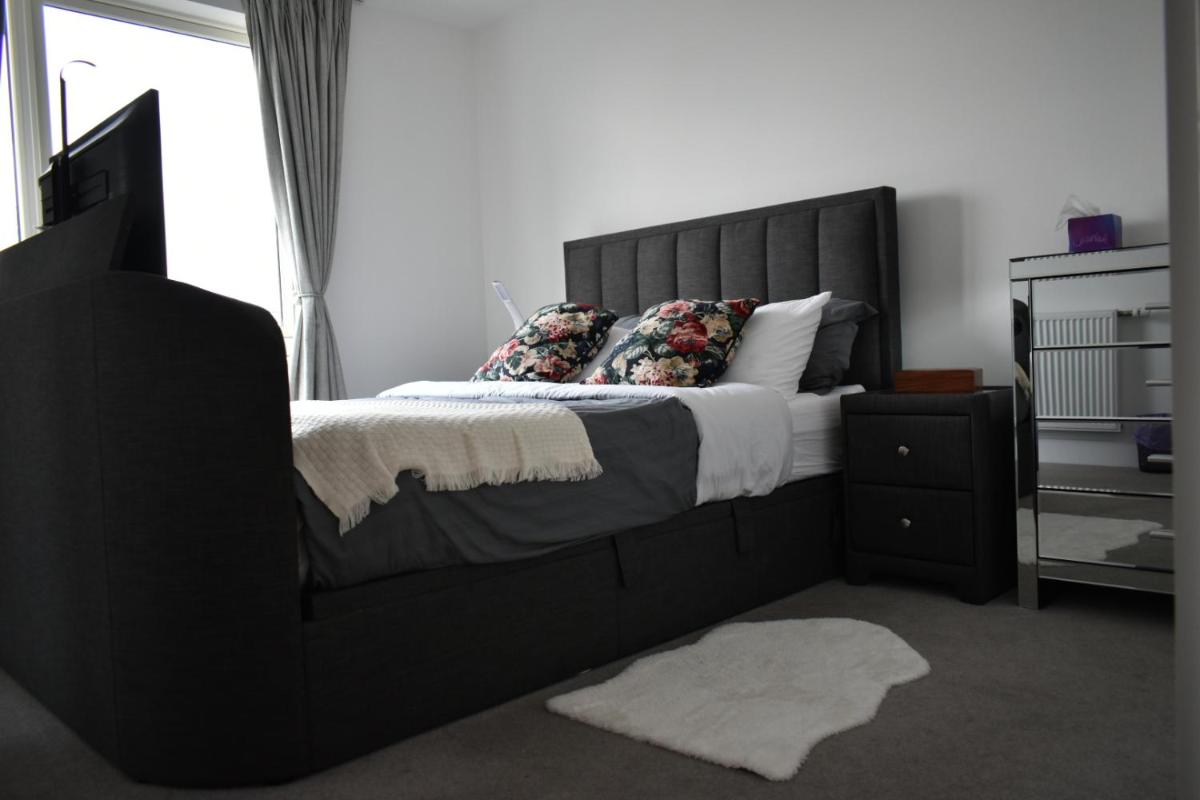 A private en-suite bedroom in Bromley-by-Bow - Housity
