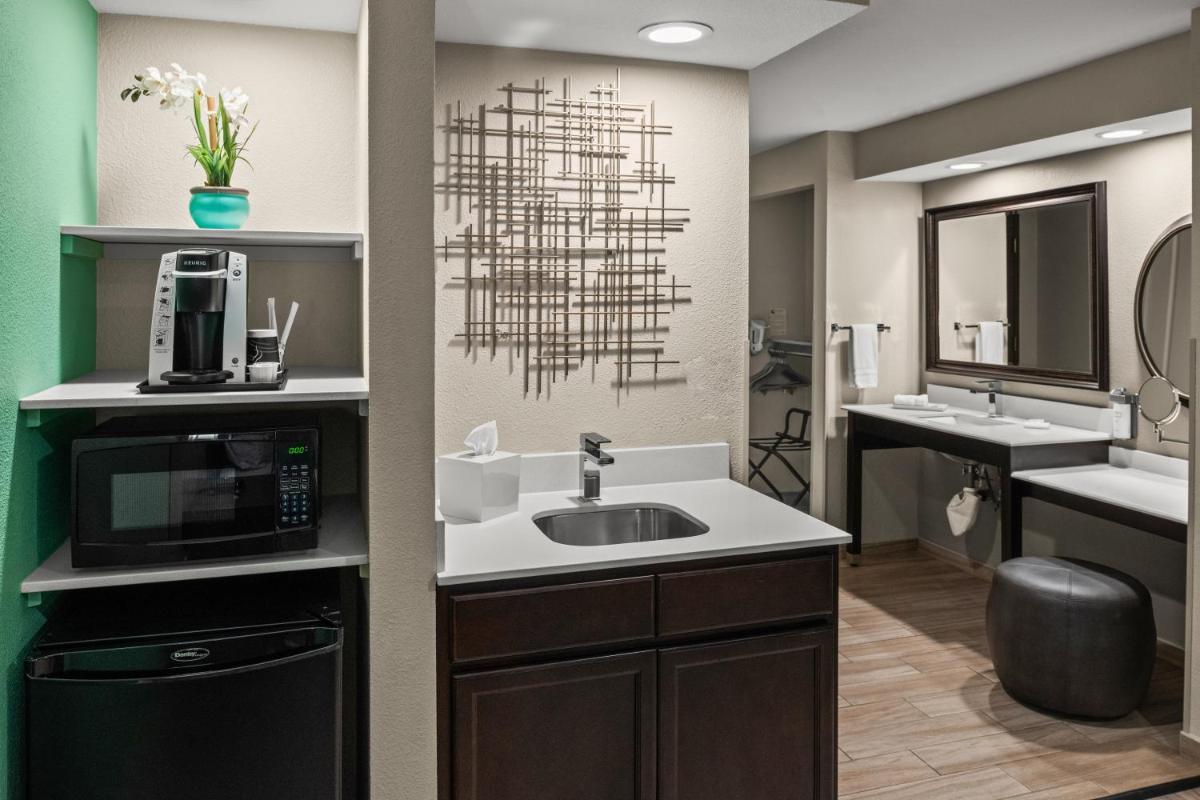 Yosemite Southgate Hotel & Suites - Housity