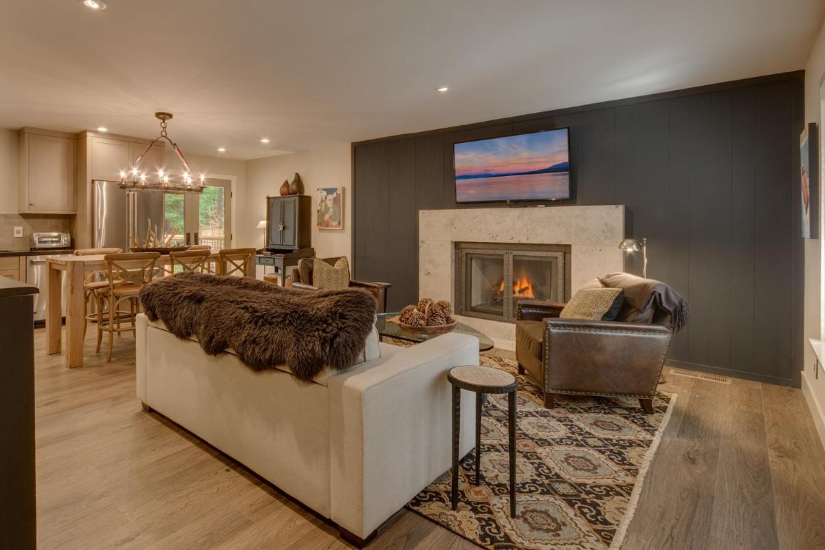 Antler House- Quiet, Charming Cabin w Cozy Fireplace, Close to Skiing - Housity
