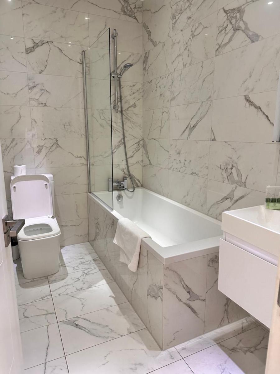 Ideal for Contractors in Reading with Free Parking - Housity