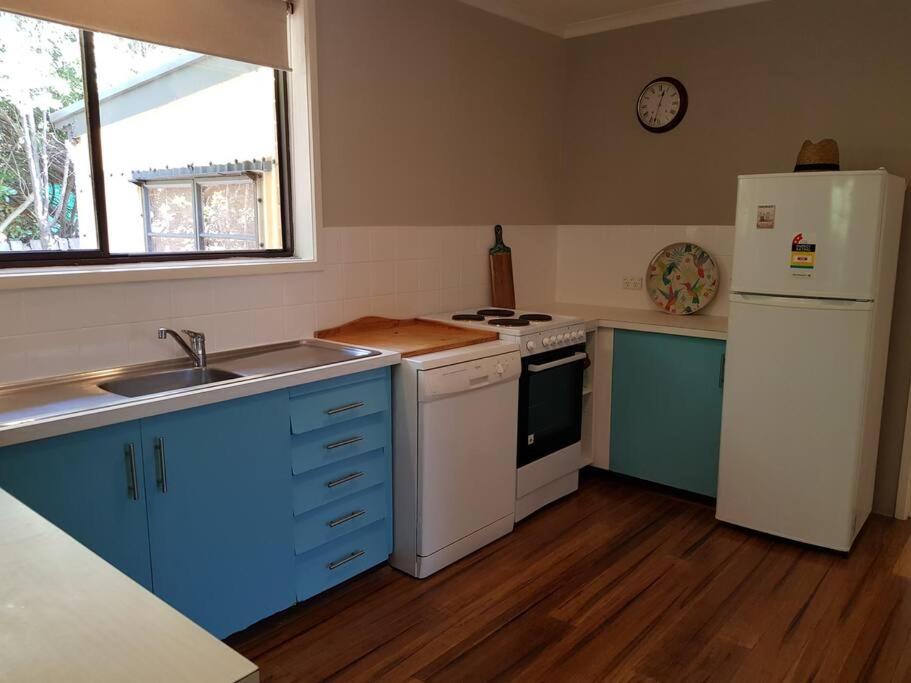 Garden Cottage, Dog Friendly. Wonthaggi. - Housity