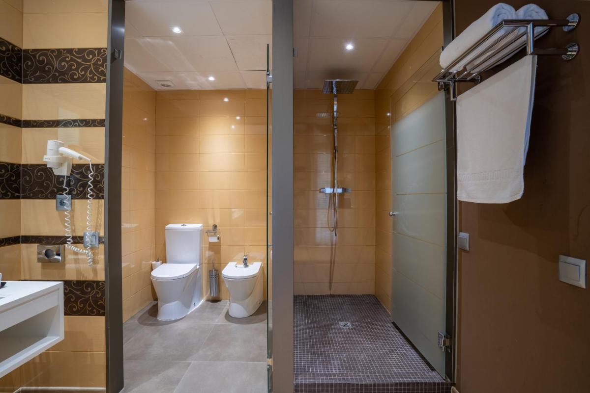 Un baño de Hotel & Spa Golden Barcelona