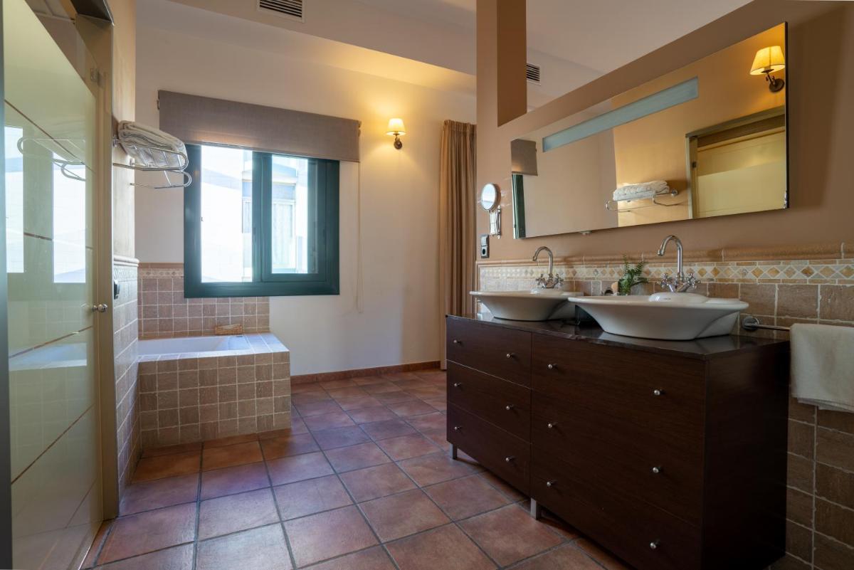 Un baño de Hotel & Spa Golden Barcelona