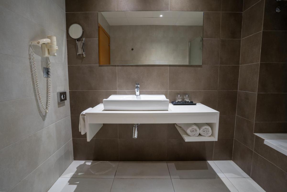 Un baño de Hotel & Spa Golden Barcelona