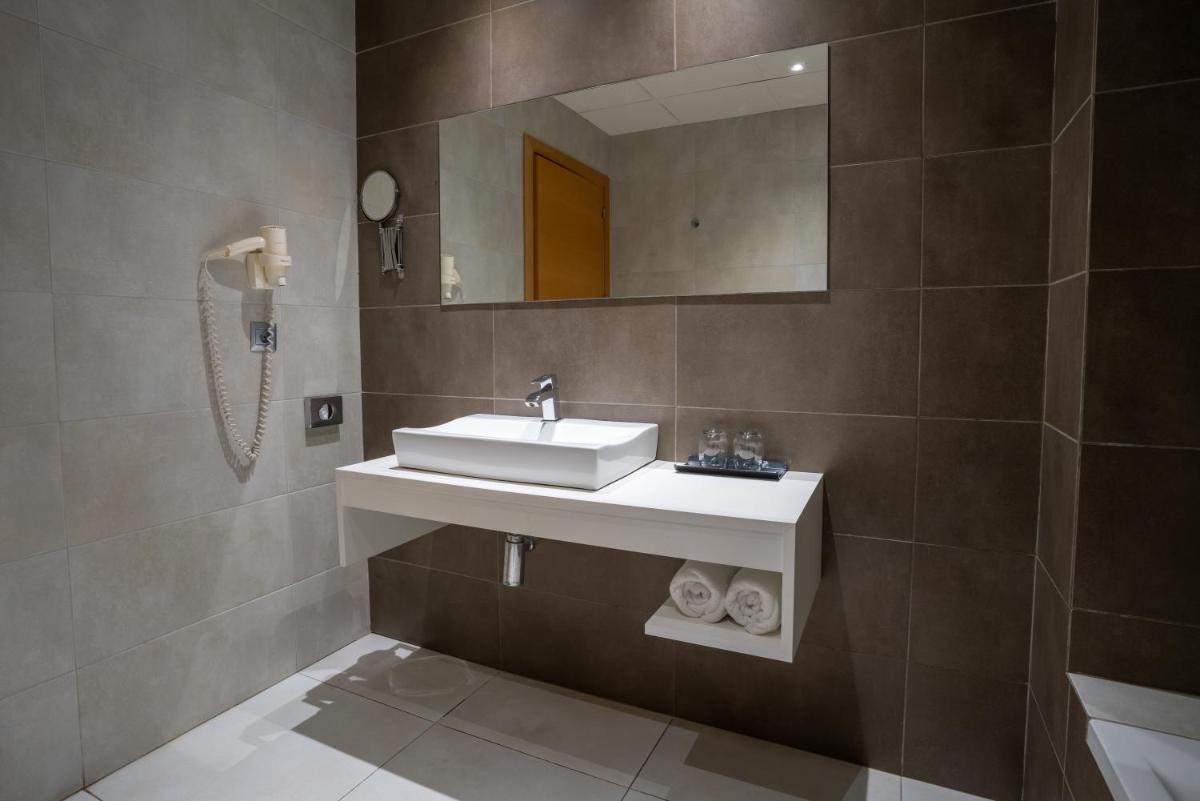 Un baño de Hotel & Spa Golden Barcelona