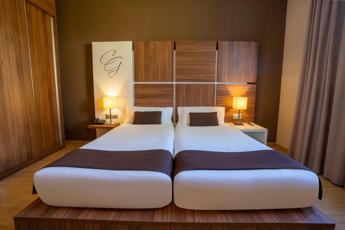 Cama o camas de una habitación en Hotel & Spa Golden Barcelona