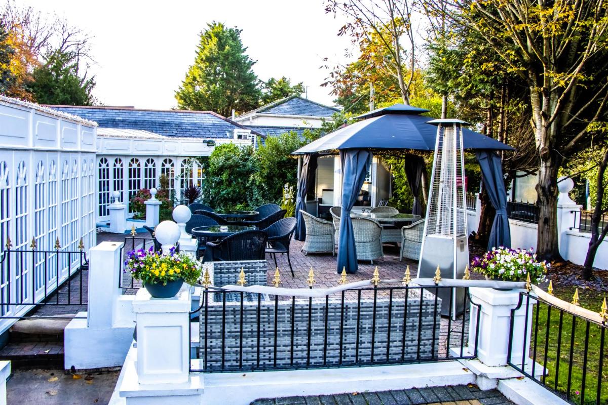 The Lord Bute - Housity