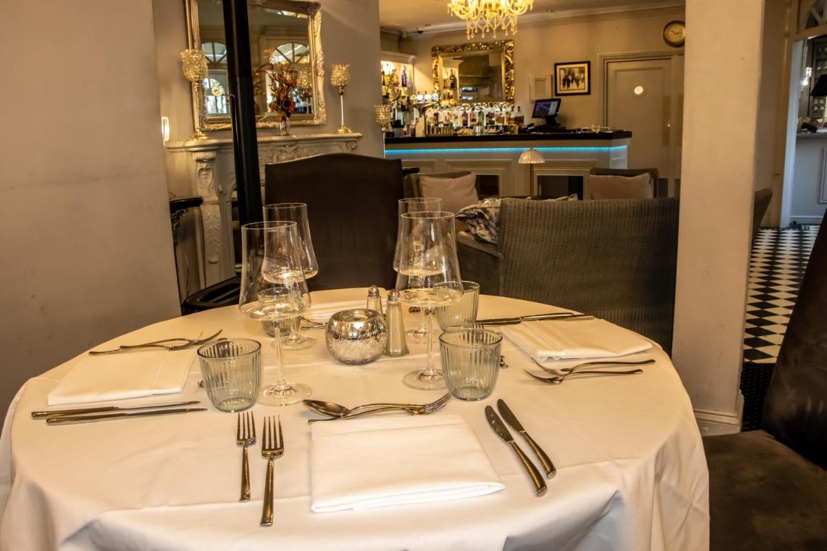 The Lord Bute - Housity
