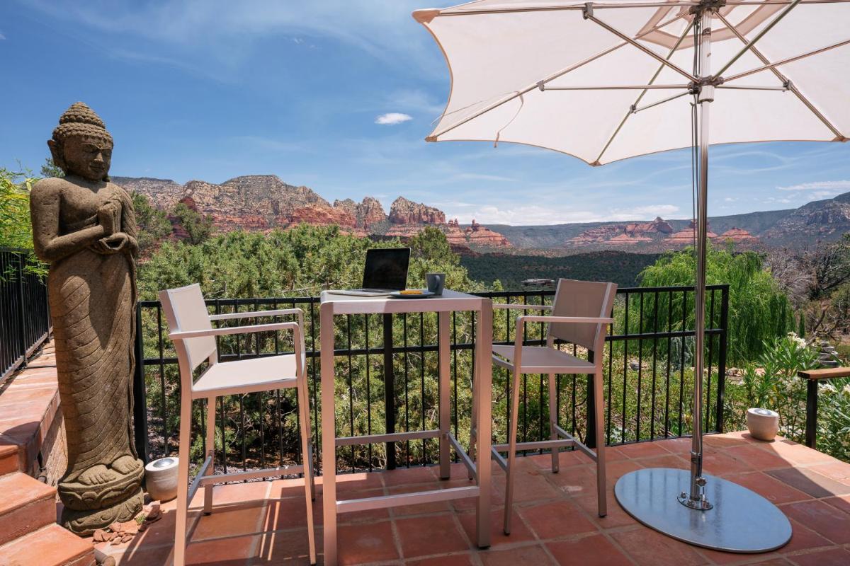Modern, Luxury within iconic Sedona Architecture With Epic Red Rock Views Private Trail Head - Enjoy on property Sauna, Aromatherapy Steam Room, Hot Tub, Pools and Wellness Services - Housity
