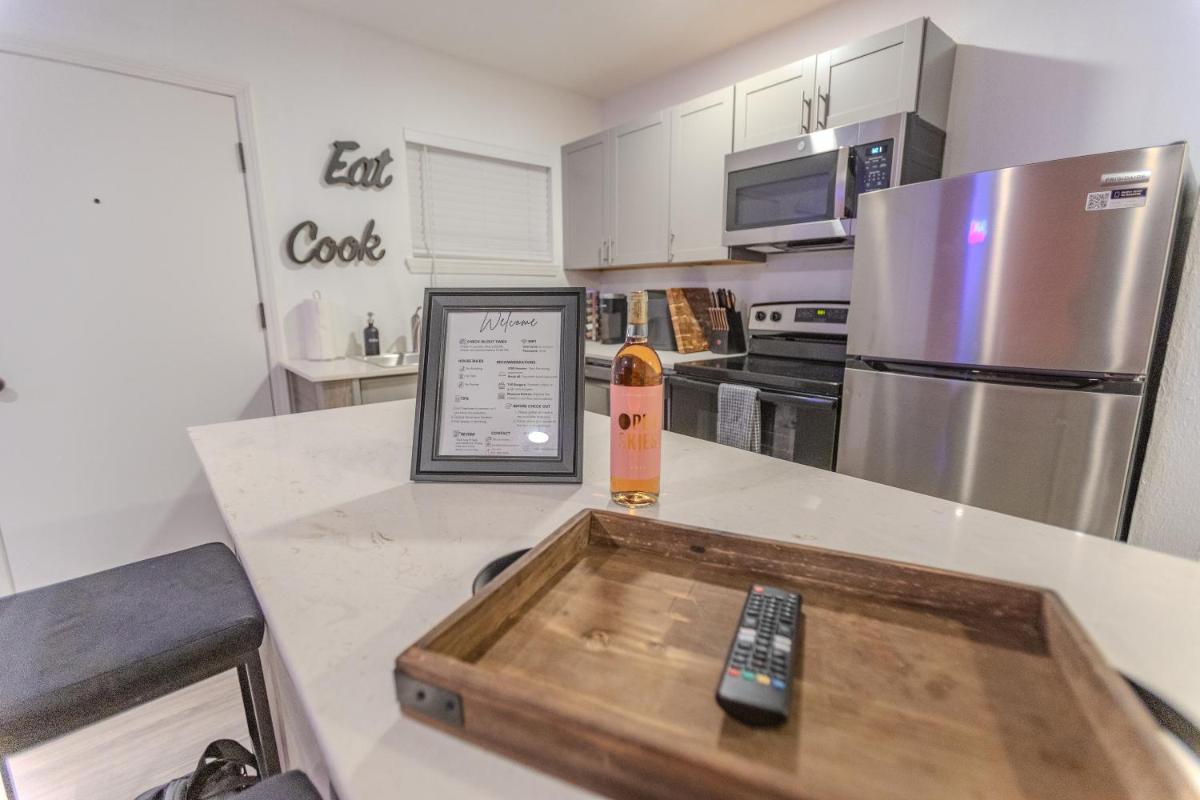 Brand New Luxury Apt! Heart of Montrose- Downtown HTX - Housity