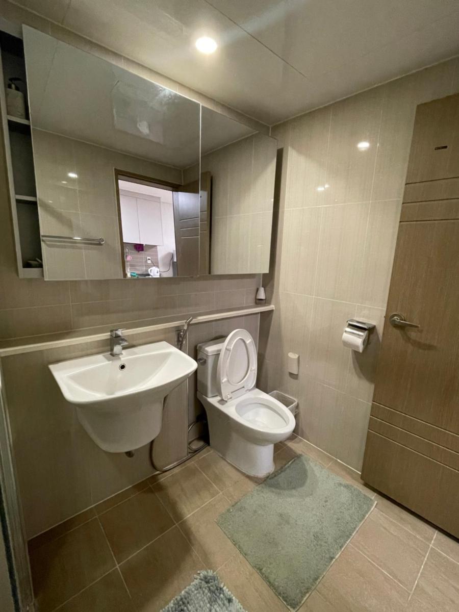 Spacious Luxury Condo w/ kitchen beside Hilton Clark D’Heights - Housity