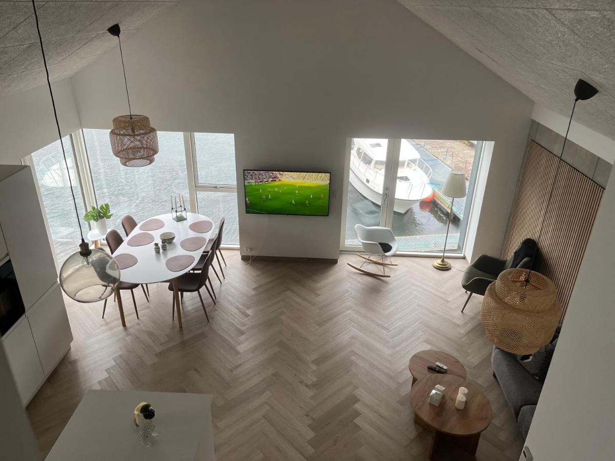 Brand New Waterfront-Apartment - Housity