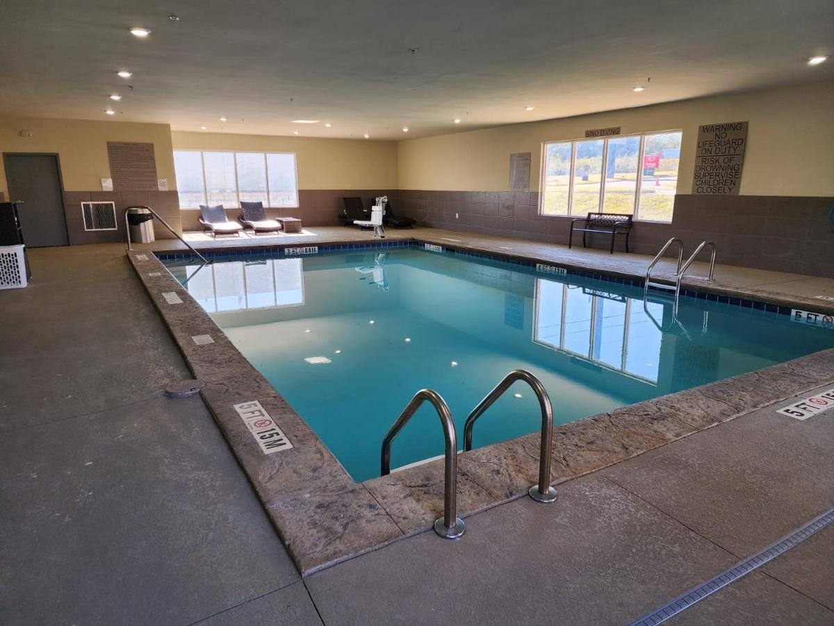 Country Inn & Suites by Radisson, Macon West, GA - Housity