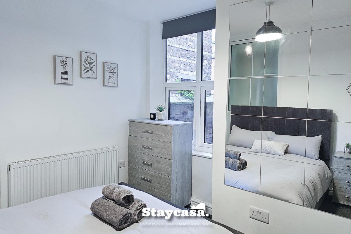 Homey 6 Bedroom 4 Baths House Near Alexandra Park - Housity