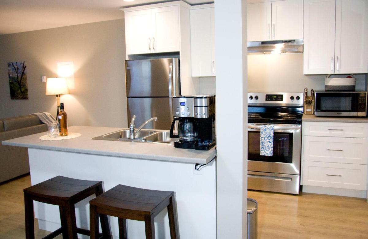 M&M's Maple Bay Mountain Guesthouse - Licensed - Housity
