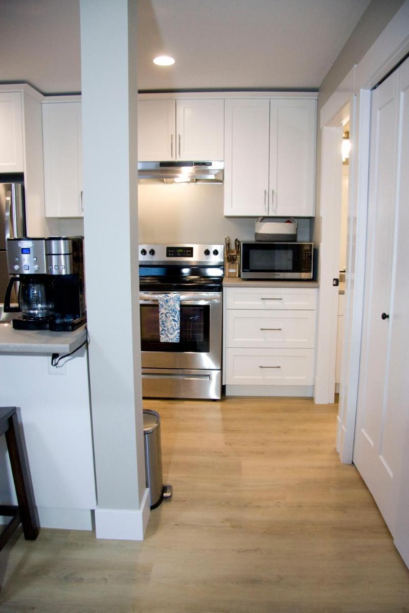 M&M's Maple Bay Mountain Guesthouse - Licensed - Housity