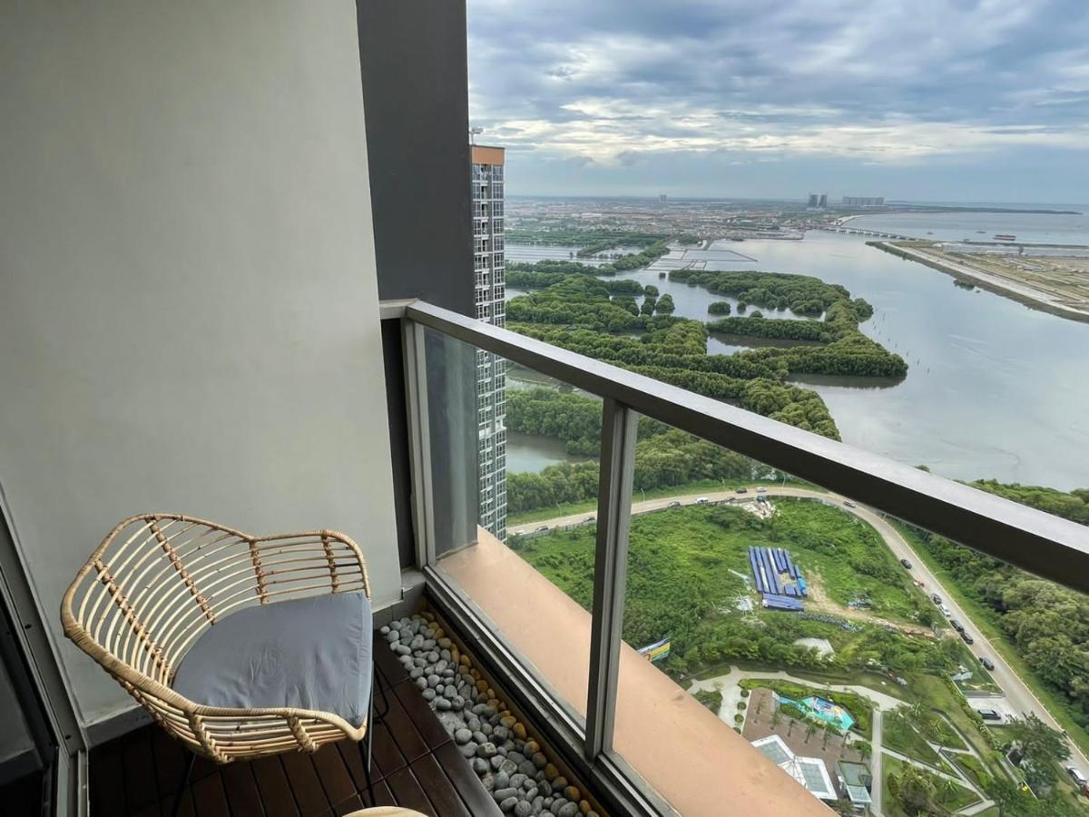 Gold Coast Apartemen PIK by Dluxx - Housity