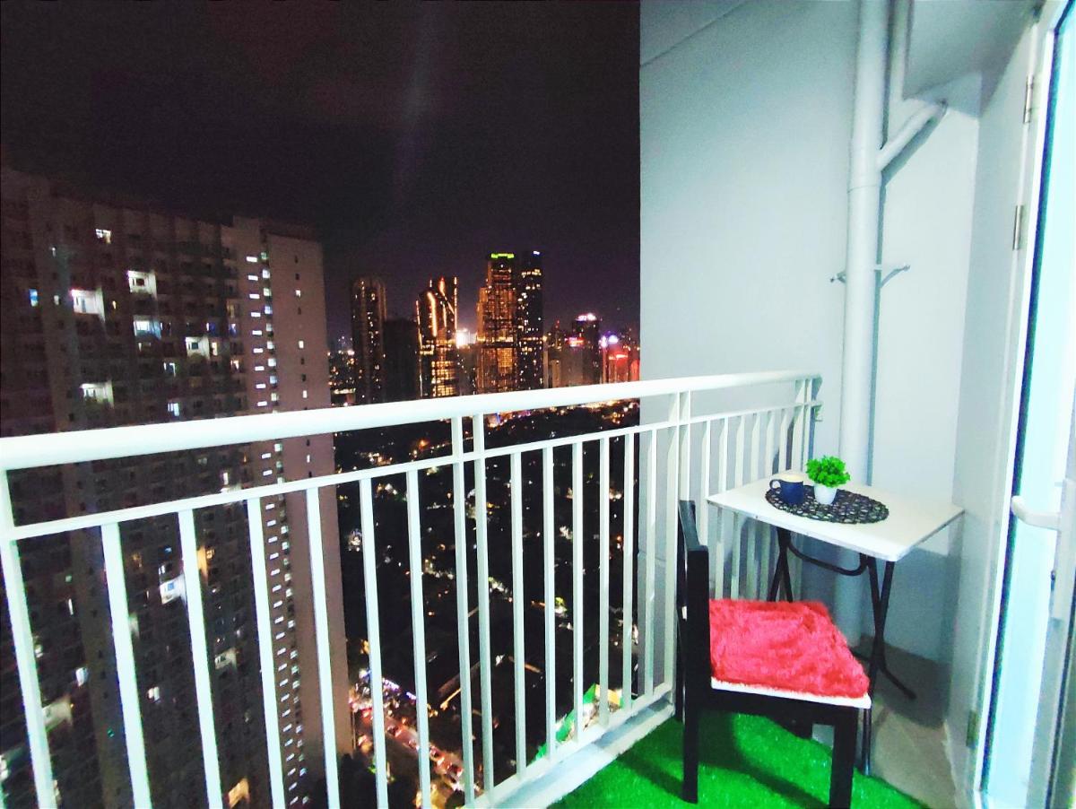 Makati Serenity Suite with Balcony and Warm Pool - Housity