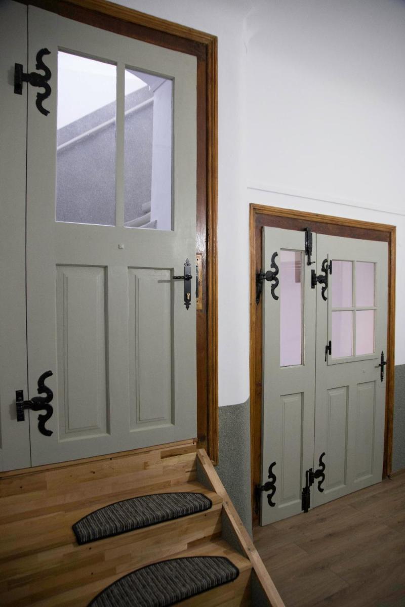 Seek and Hide - Little Emma's Hideaway - Housity