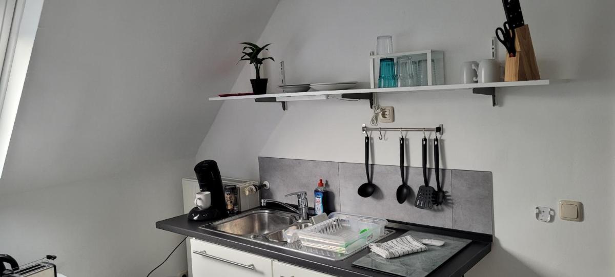 Berg Messe DG 1Zi, K,D,B Parkplatz, W-Lan, Homeoffice - Housity