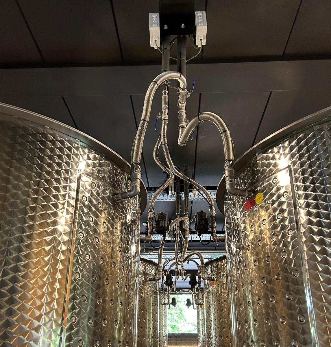 Cabanes avec jacuzzi les pieds dans la vignes - Housity