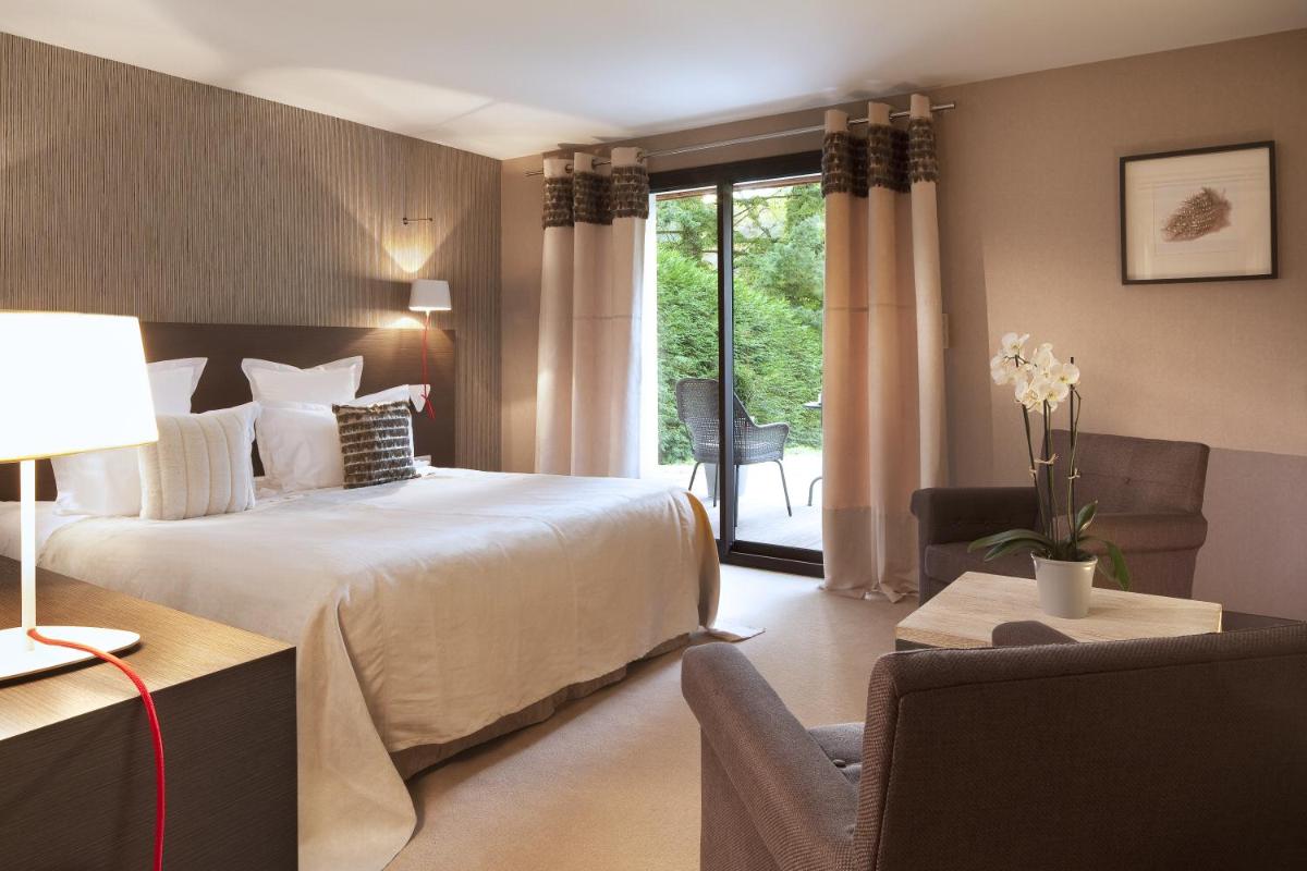 Un ou plusieurs lits dans un hébergement de l'établissement L'Aubinière Hôtel Restaurant & Spa