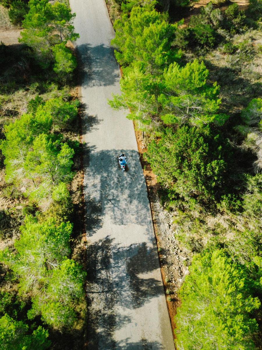 Montar en bicicleta en 7Pines Resort Ibiza, part of Destination by Hyatt o alrededores
