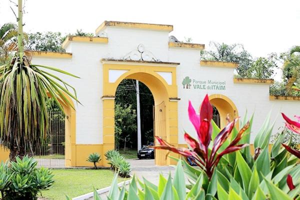 Apto 3Q Suíte Shopping Taubaté - Housity