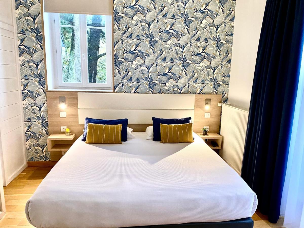Un ou plusieurs lits dans un hébergement de l'établissement Hôtel Lutétia & Spa