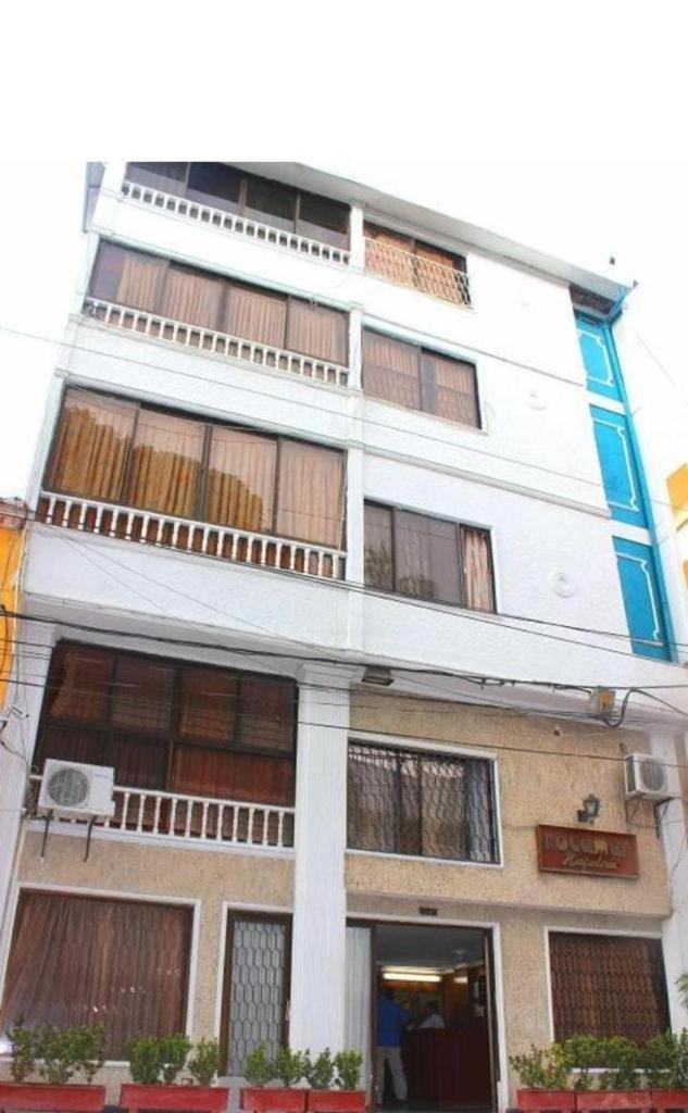Hotel Roca & Mar - Housity