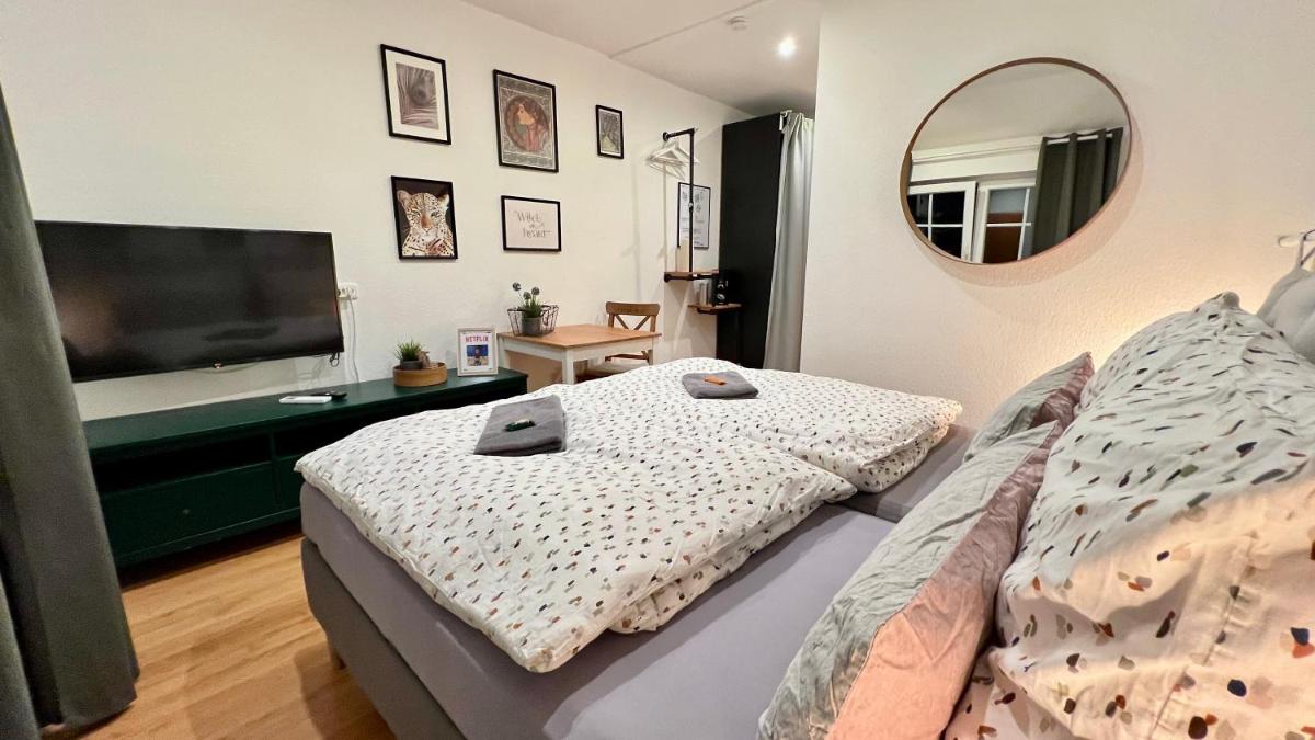 Modernes Doppelzimmer mit Bad & AC in Kehl Goldscheuer - 1A Guesthouse - Housity