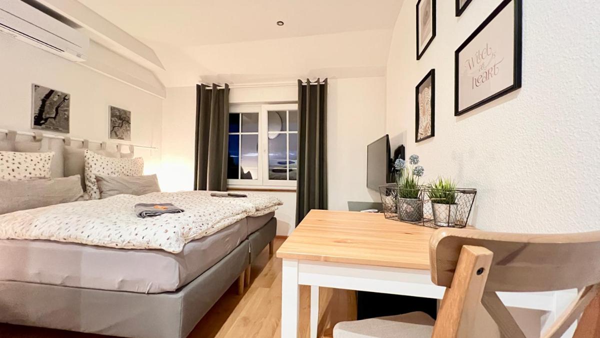 Modernes Doppelzimmer mit Bad & AC in Kehl Goldscheuer - 1A Guesthouse - Housity
