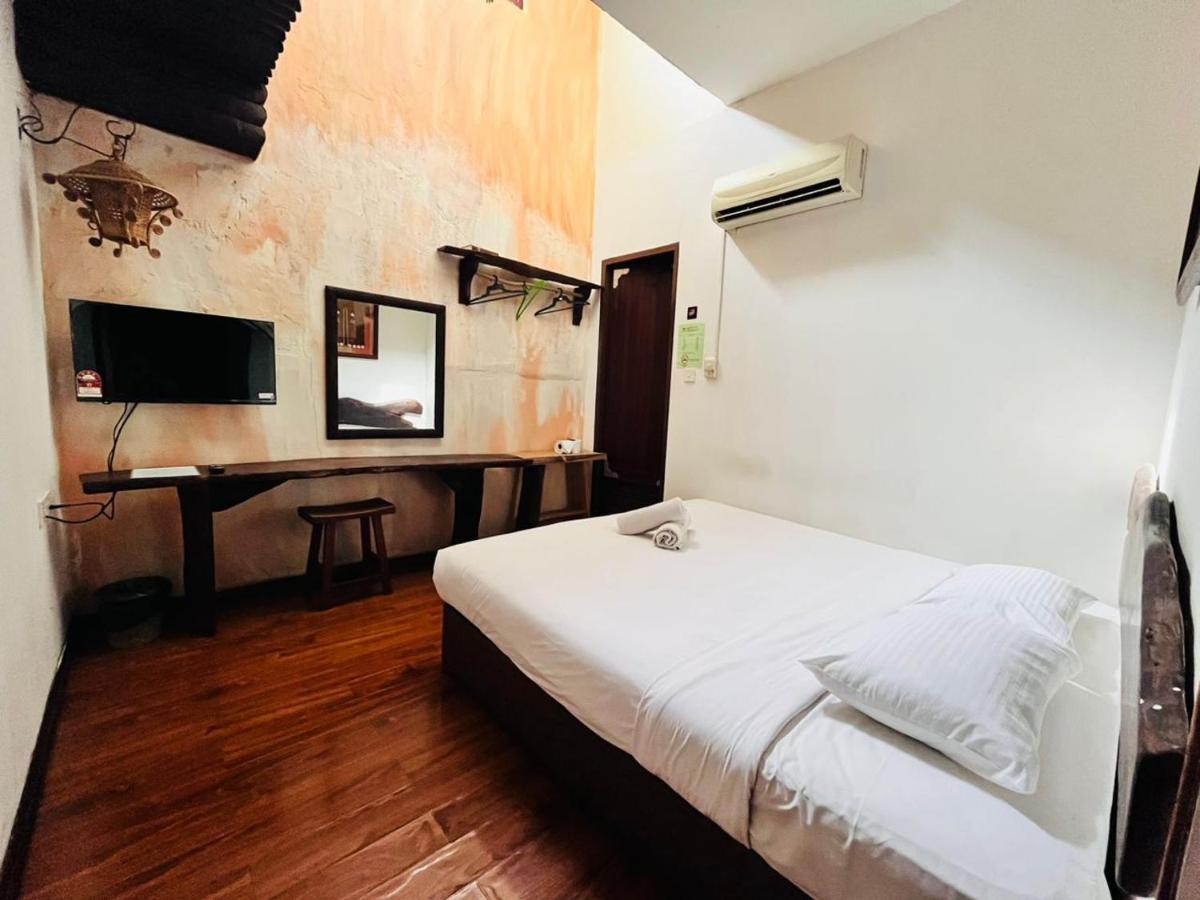 Kuching Waterfront Lodge - Housity
