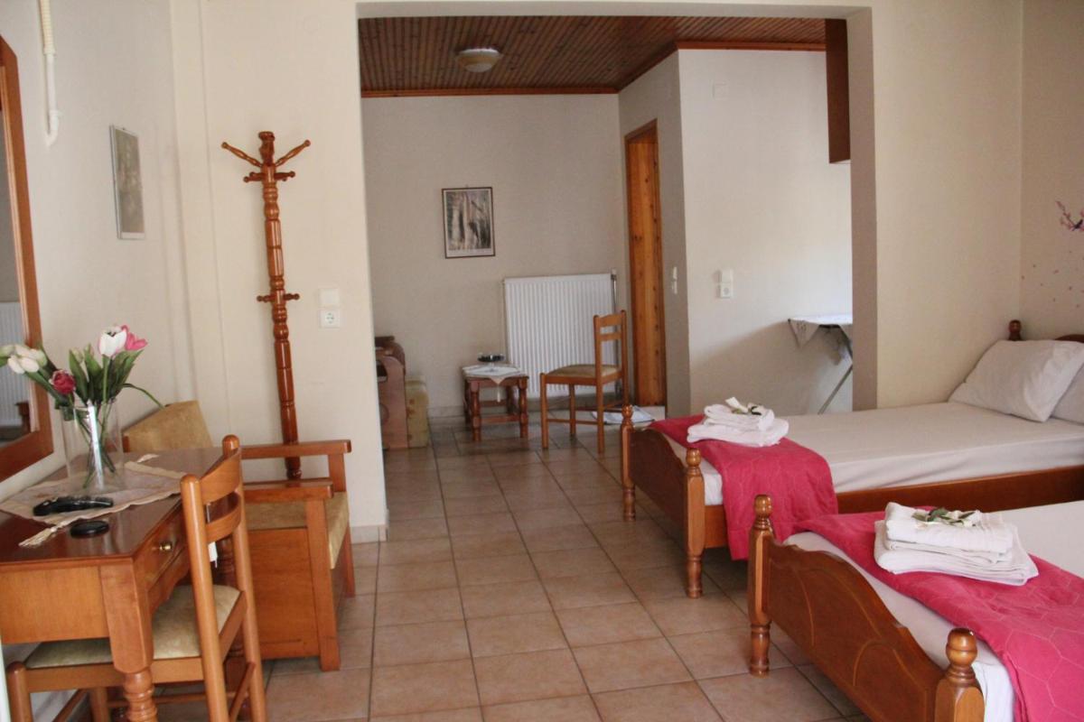 Stis Kyra - Vasilikis - Housity