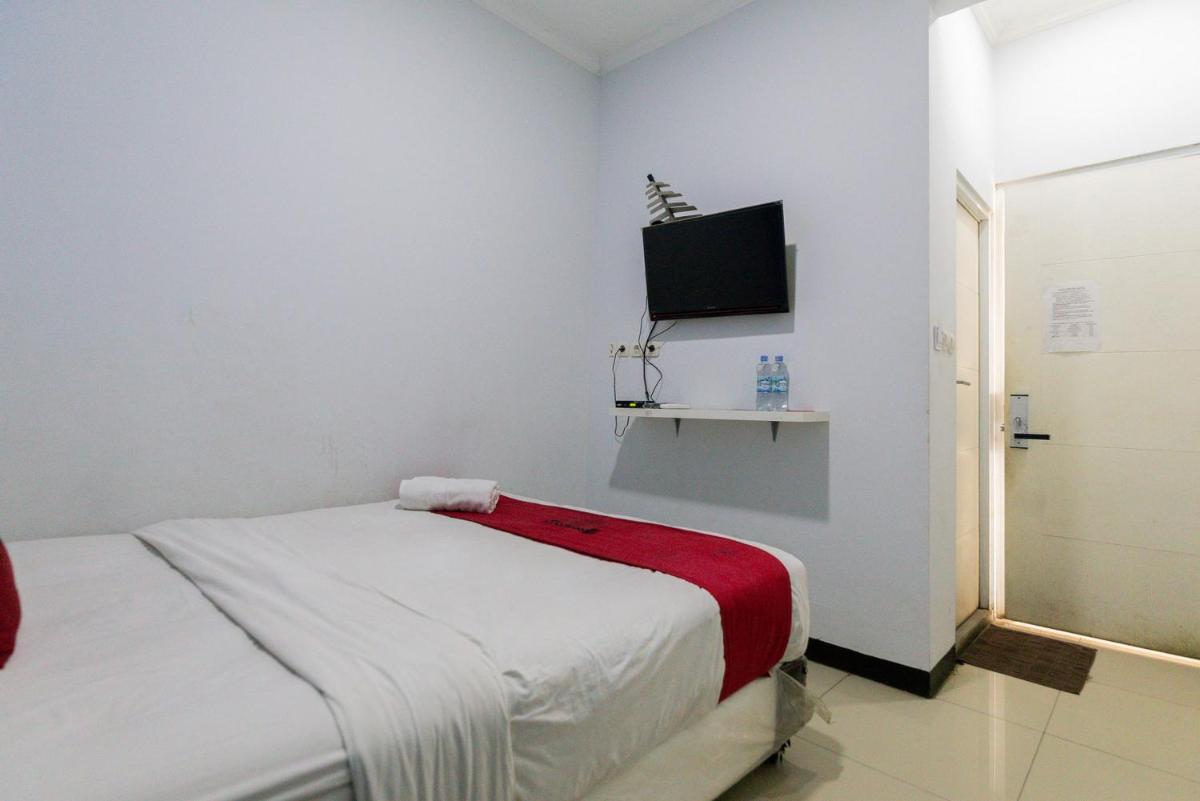 RedDoorz @ Garden Boulevard Citra Raya Tangerang - Housity