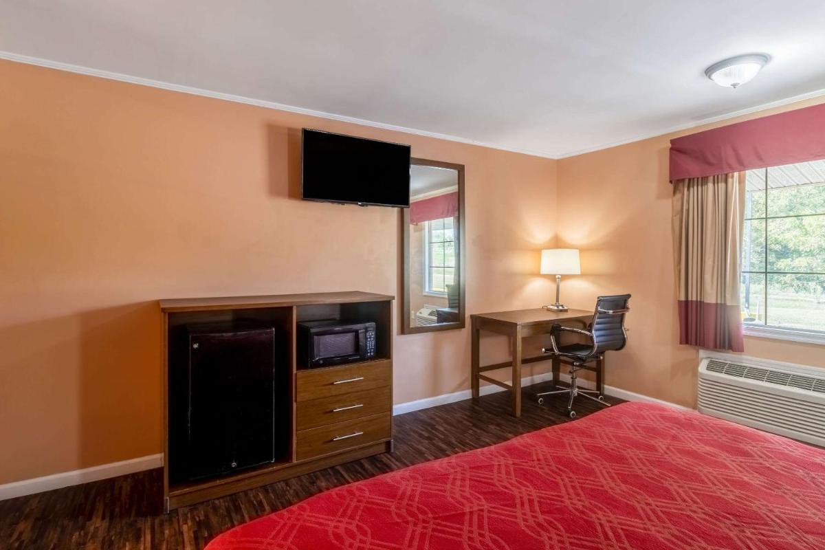 Econo Lodge Cornersville I-65 - Housity