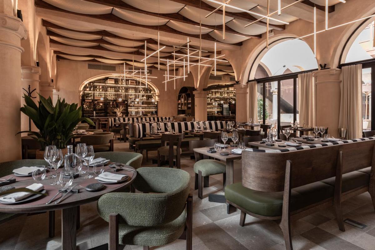 Un restaurante o sitio para comer en Nobis Hotel Palma, a Member of Design Hotels