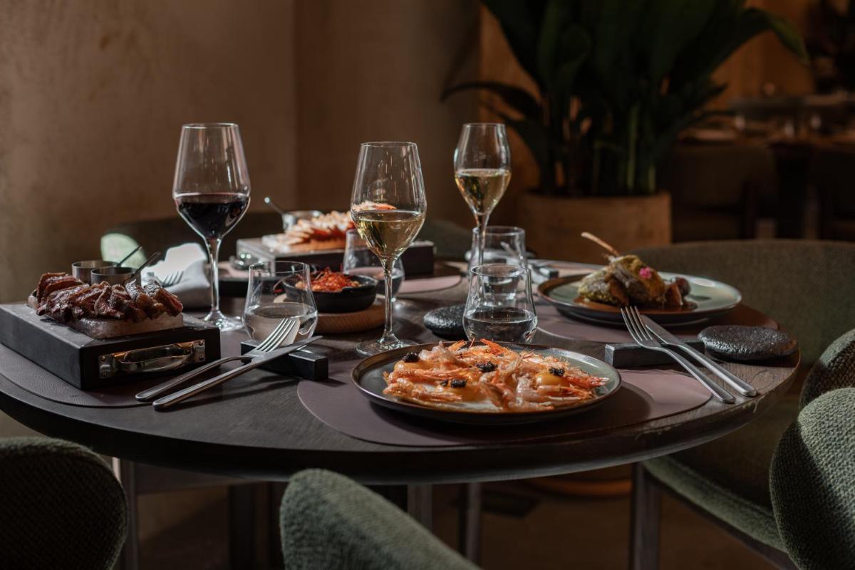 Comida en o cerca de este hotel