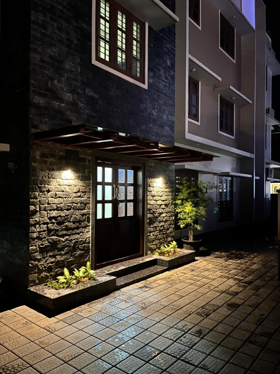 Solomon Apartments,Alappuzha beach. - Housity