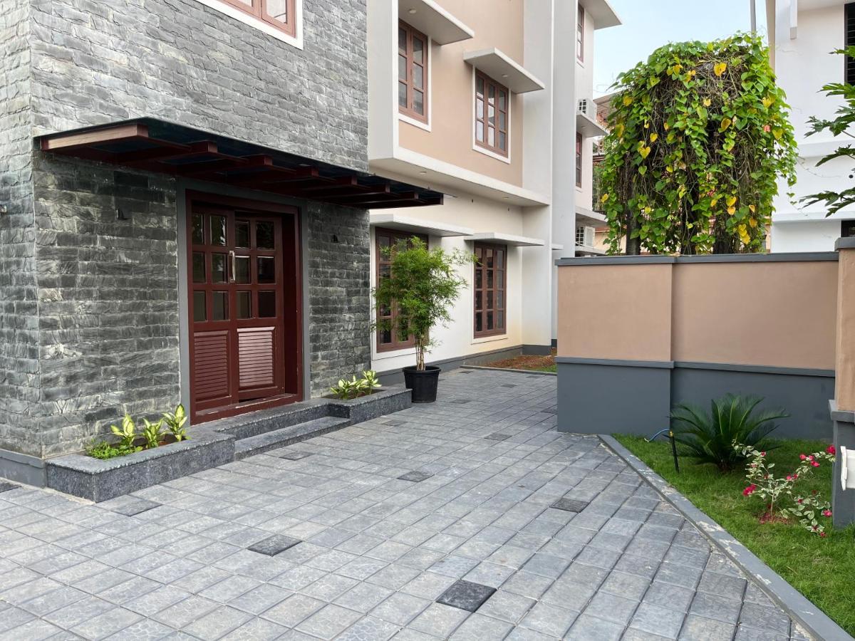 Solomon Apartments,Alappuzha beach. - Housity