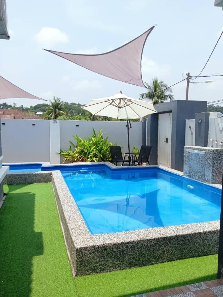 kelabu homestay with private pool - Housity