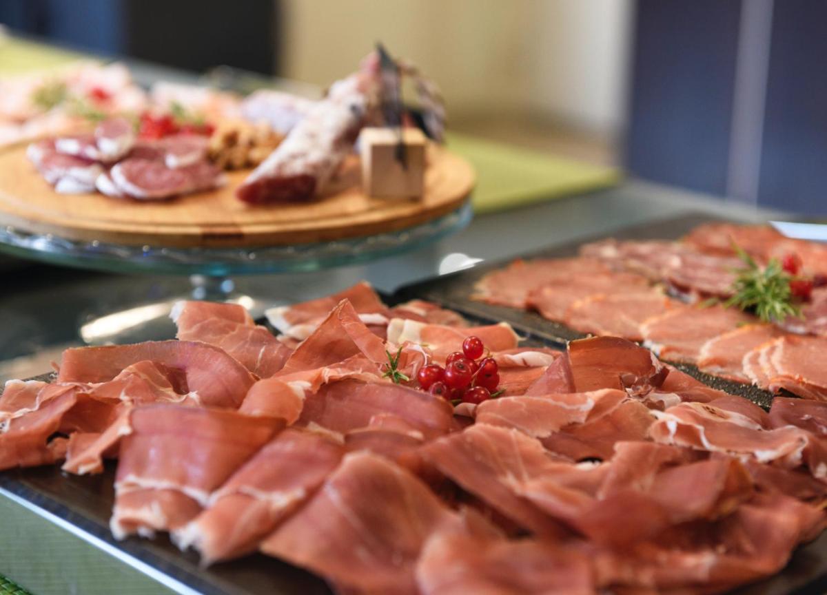 Comida en o cerca de este hotel