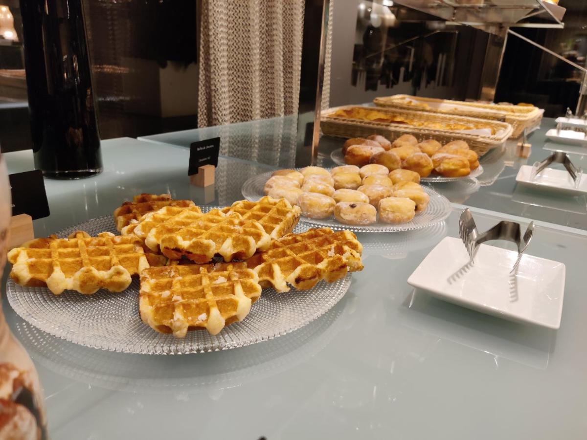 Comida en o cerca de este hotel