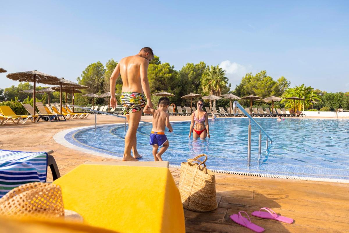 Piscina en o cerca de TUI MAGIC LIFE Cala Pada - All Inclusive