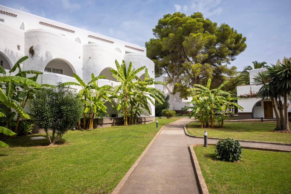 Jardín al aire libre en TUI MAGIC LIFE Cala Pada - All Inclusive