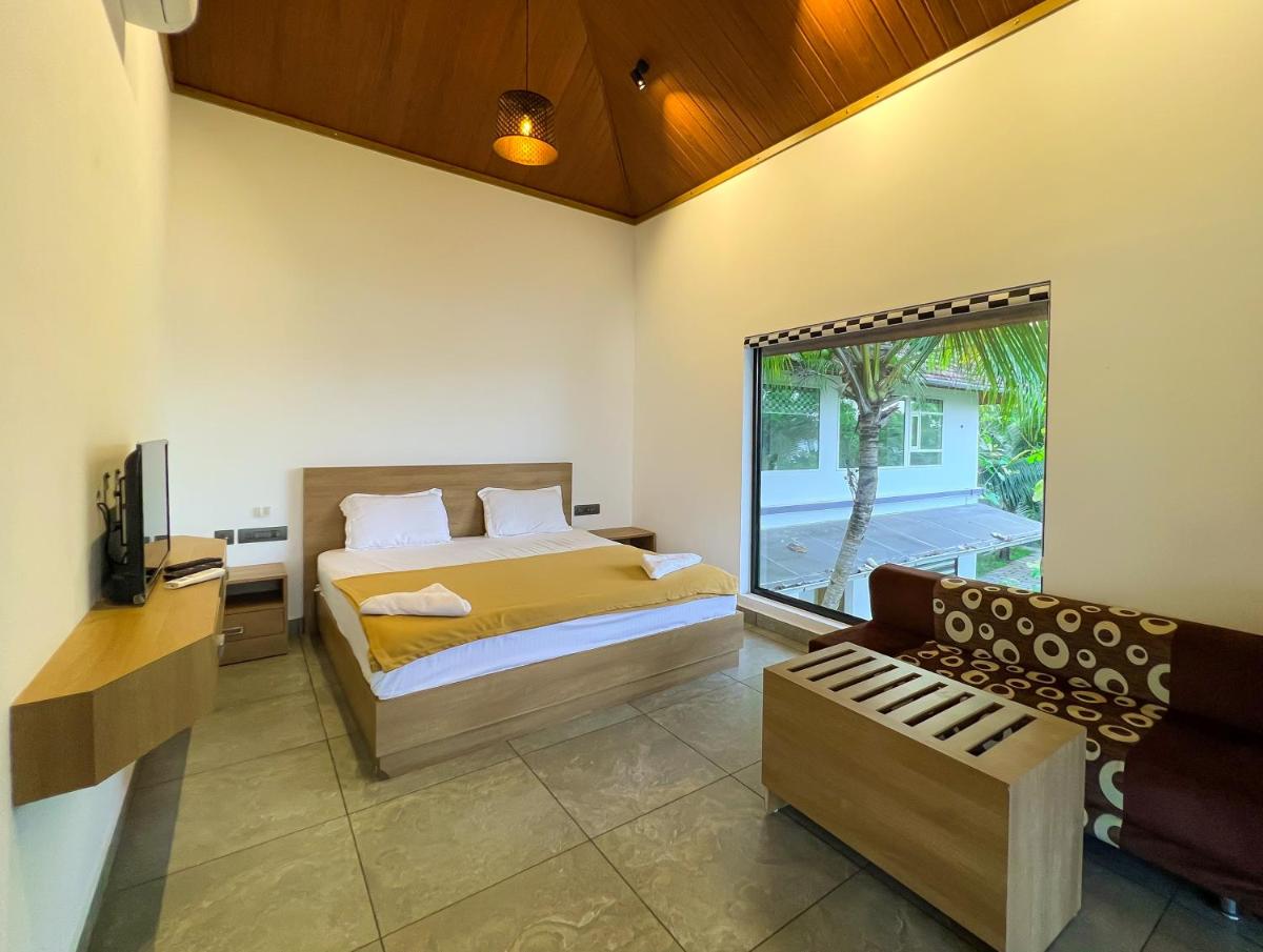 Jai Lake House - Housity