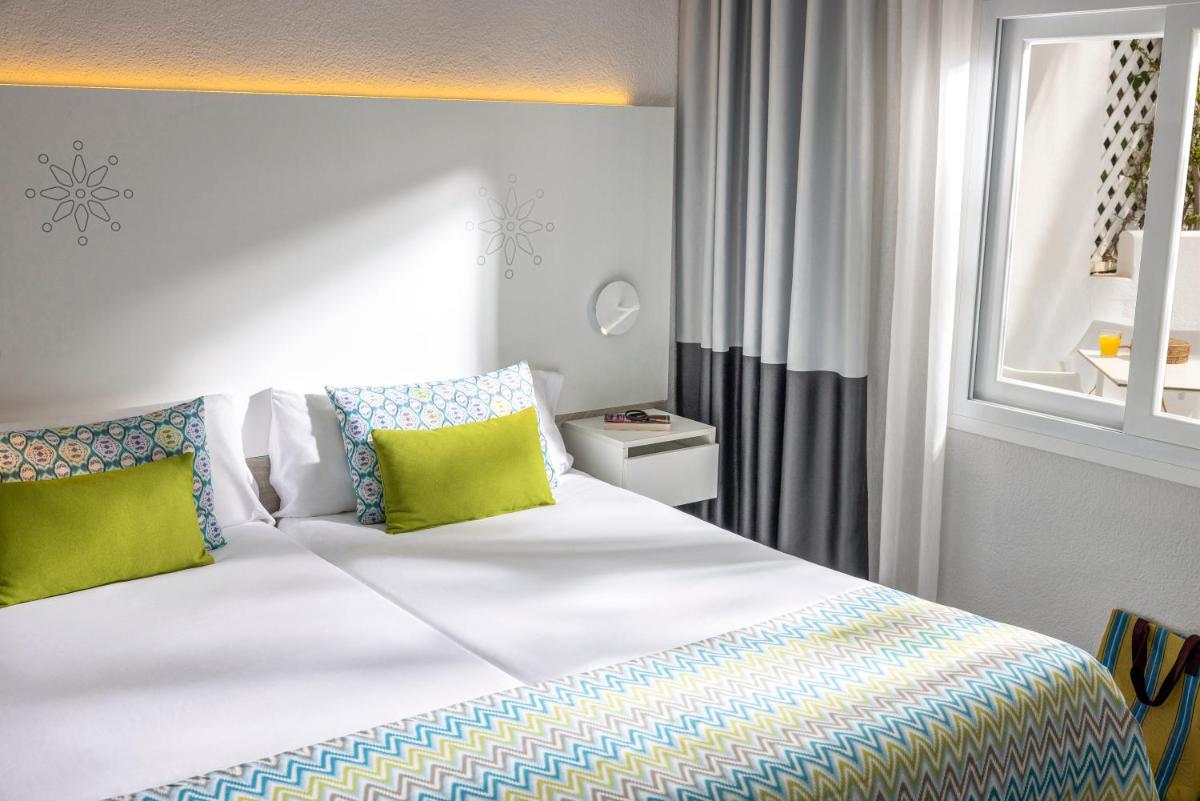 Cama o camas de una habitación en TUI MAGIC LIFE Cala Pada - All Inclusive